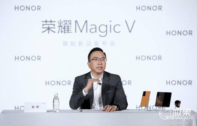 1月10日荣耀发布首款折叠屏手机Magic V，欲让折叠屏进入主力机时代