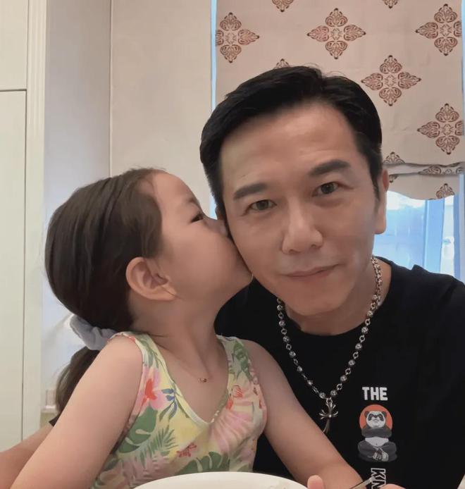 关之琳的社会责任感与积极活动_关之琳社交平台_关之琳节目谈感情
